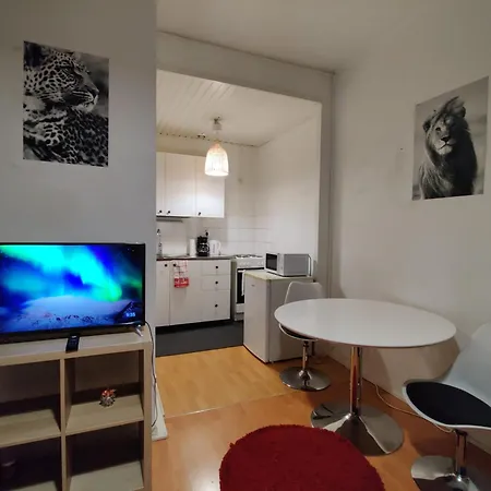 Apartament Downtown, Steps From Train Station *